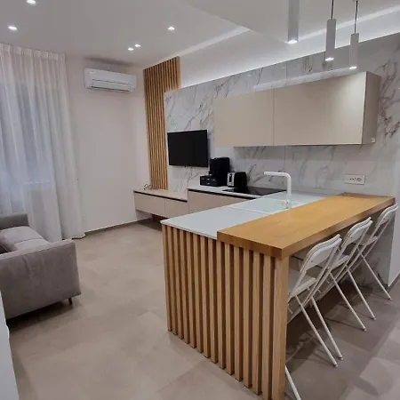 T&t Luxury Int 5 Apartment