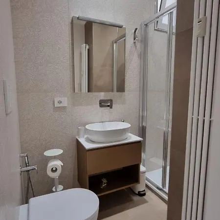T&t Luxury Int 5 Apartment